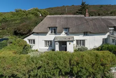 Image de Pa's Cottage, une magnifique chaumière de 400 ans à 60m de la plage
