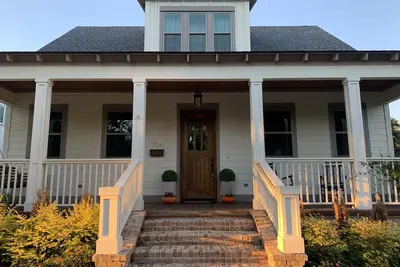 Image de Home Sweet Home - Emplacement populaire sur la 2e rue Ă Gulfport, Ms.