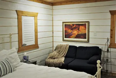 Image de Nouveau, Salon, 1 chambre 1 salle de bain, suite privée individuelle.