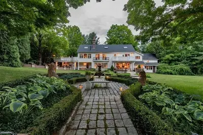 Image de Votre propre complexe de luxe privé - Sturbridge / Brimfield, Ma