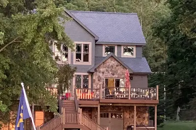 Image de 5 étoiles Magnifique Deep Creek Lake Home on Lake