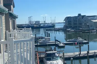 Image de Breathtaking Harbor Views on Yacht Ave