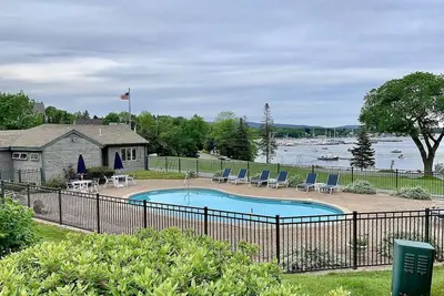 Image de Meilleures vues sur Mdi - Condo 2 chambres 2 salles de bain - bord de l'eau avec piscine creusée