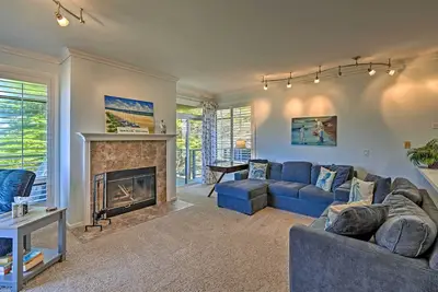 Image de Nouveau! Condo en bord de mer avec barbecue et vue sur la baie de Monterey!