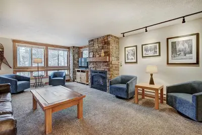 Image de Ski-in, à pied de la ville et de la télécabine! Emplacement parfait!