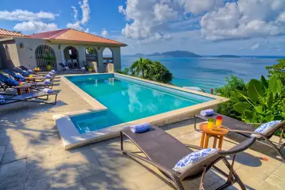Image de Nouveau! 21 Spyglass. 4 chambres, 3 salles de bain, piscine, A \/ C, surplombant le surf de Apple Bay