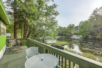 Image de Nouveau! Bord de l'eau Weare Cottage w / Fire Pit & Kayaks