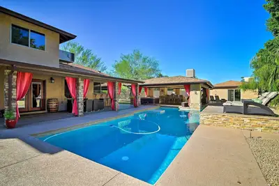 Image de Nouveau! Maison spacieuse de région de Phoenix avec l'oasis d'arrière-cour!