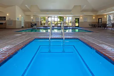 Image de Suite à quelques minutes de la Napa Valley Wine Country | Piscine extérieure, accès au bain à remous et à la salle de sport