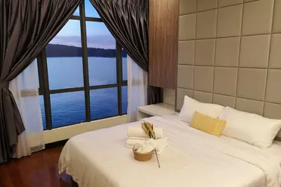 Image de Pelagos Suites. Sunset Seaview avec piscines à débordement 4b3r Luxury 10pax