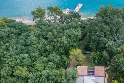 Image de 5 étoiles - Villa en bord de mer avec beau jardin sur vaste propriété privée