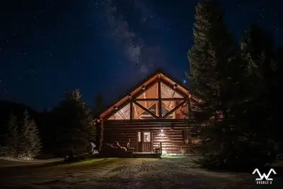 Image de 12 couchages! Priez pour la vente de la saison de ski Snow 2020! Une cabine Montana inoubliable!