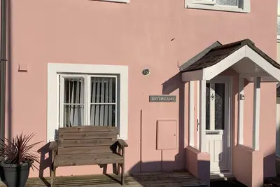 Image de Day Dreams - une maison de 3 chambres près du centre du village de Saundersfoot (avec Wi Fi)
