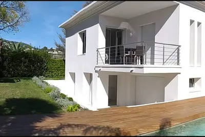Image de Villa d'architecte, vue mer, 2 mns des plages, calme.