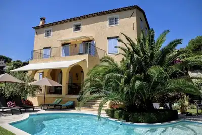 Image de Charmante villa avec vue sur la mer et piscine privée chauffée dans des jardins isolés