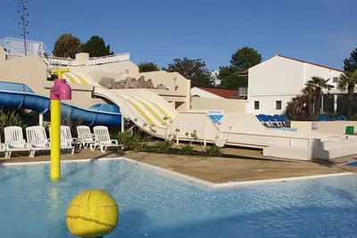 Image de Mobil home dans terrain de camping 4 **** Espace Aquatique, Jacuzzi, Hammam, Sona. .
