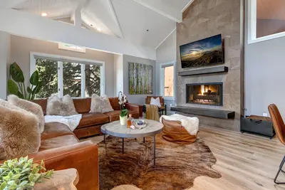 Image de Complètement rénové Dv 3 Bdrm, 3 Bath Townhouse - Promenade à Silver Lake Village