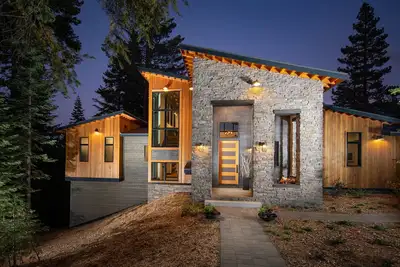 Image de Nouvelle maison moderne avec vue spectaculaire sur 5 hectares privés