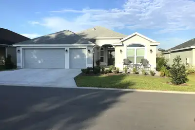 Image de Magnifiquement décoré 3 Bdrm 2 Bath w \/ Bbq Au Gaz Naturel & Wifi Gratuit!