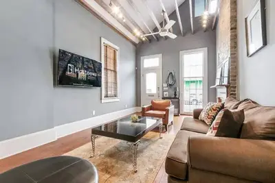 Image de Hosteeva | 2br Double sur Martin Luther King Jr. Étapes à suivre Chales Ave.