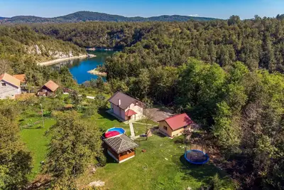 Image de Belle maison à Bosiljevo avec WiFi