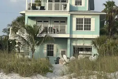 Image de Maison Front De Mer Directement Sur Des Sables Blancs En Sucre Souple