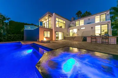 Image de Cardiff Resort Living - Le luxe moderne à son meilleur!