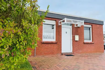 Image de Bungalow près de la mer du Nord avec jardin
