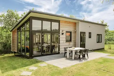 Image de Maison confortable Ă Sint-Annaland avec.
