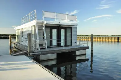 Image de Maison flottante à Ribnitz près des plages