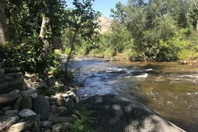 Image de \"La maison de la rivière de nuages\" - paradis au bord de la rivière à 11 km de la porte Sequoias