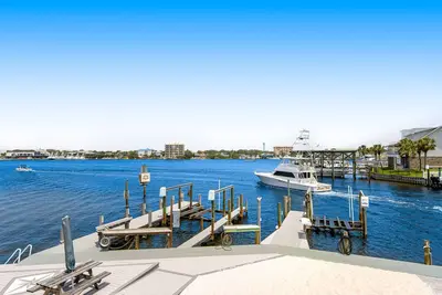 Image de Superbe maison au bord de l'eau avec un bateau privé - près de la plage - Chiens Ok!