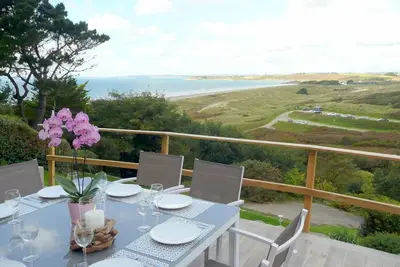 Image de Maison moderne en pierre avec vue sur la mer, Plonévez Porzay