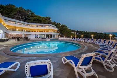 Image de Appartement א Jelsa avec Piscine