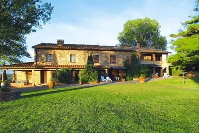 Image de Domaine Ă Montaione avec Piscine & Vin