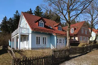 Image de Chalets dans le parc des sapins, sapin
