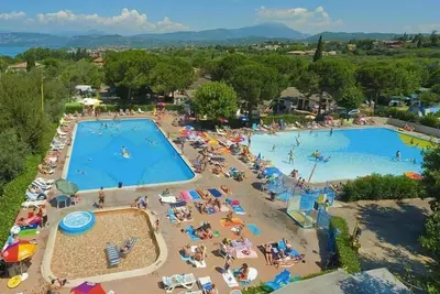 Image de Bungalow avec piscine à Cisano di Bardolino