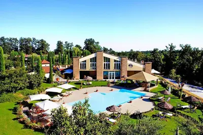 Image de Appartement à Vinci avec Piscine & Spa