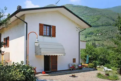 Image de maison de vacances à Camaiore avec jardin