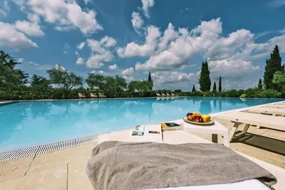 Image de Maison de Campagne en Toscane avec Piscine