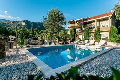 Image de Villa Besha Avec Piscine Et Vue Sur La Montagne