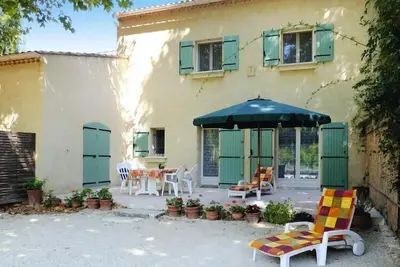 Image de Maison de campagne avec terrasse privée, Beaucaire