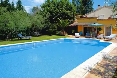 Image de Jolie maison provençale avec piscine commune, Noves