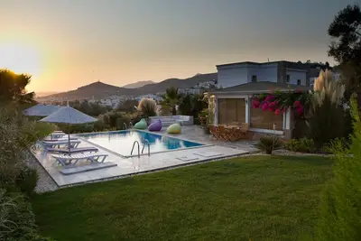 Appartement de vacances en duplex dans une villa avec piscine avec vue imprenable sur Bodrum et la mer
