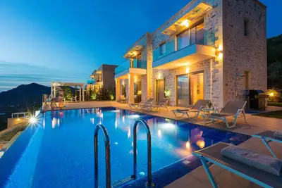 Image de Blue Levanda, luxe, vue mer et coucher de soleil, piscine à débordement