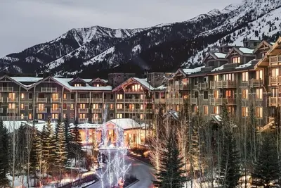 Image de 3 ch / 3 bains Four Seasons Resort Residence Club, skis aux pieds