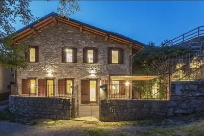 Image de Lac de Côme - Villa avec bain à remous entre luxe et nature.