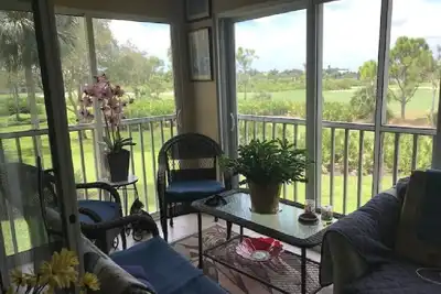 Image de Condo avec une communauté de golf surplombant 8 fairway à louer