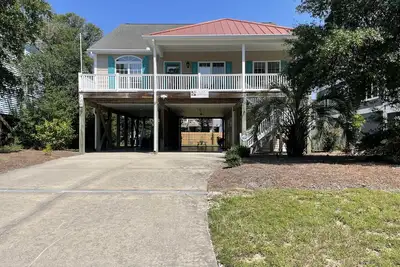 Image de Perfect Beach House! ! Accès rare à la plage et au canal (Icw)
