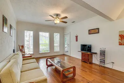 Image de Pet-Friendly Home w / Patio - 3 Km. à River Walk!